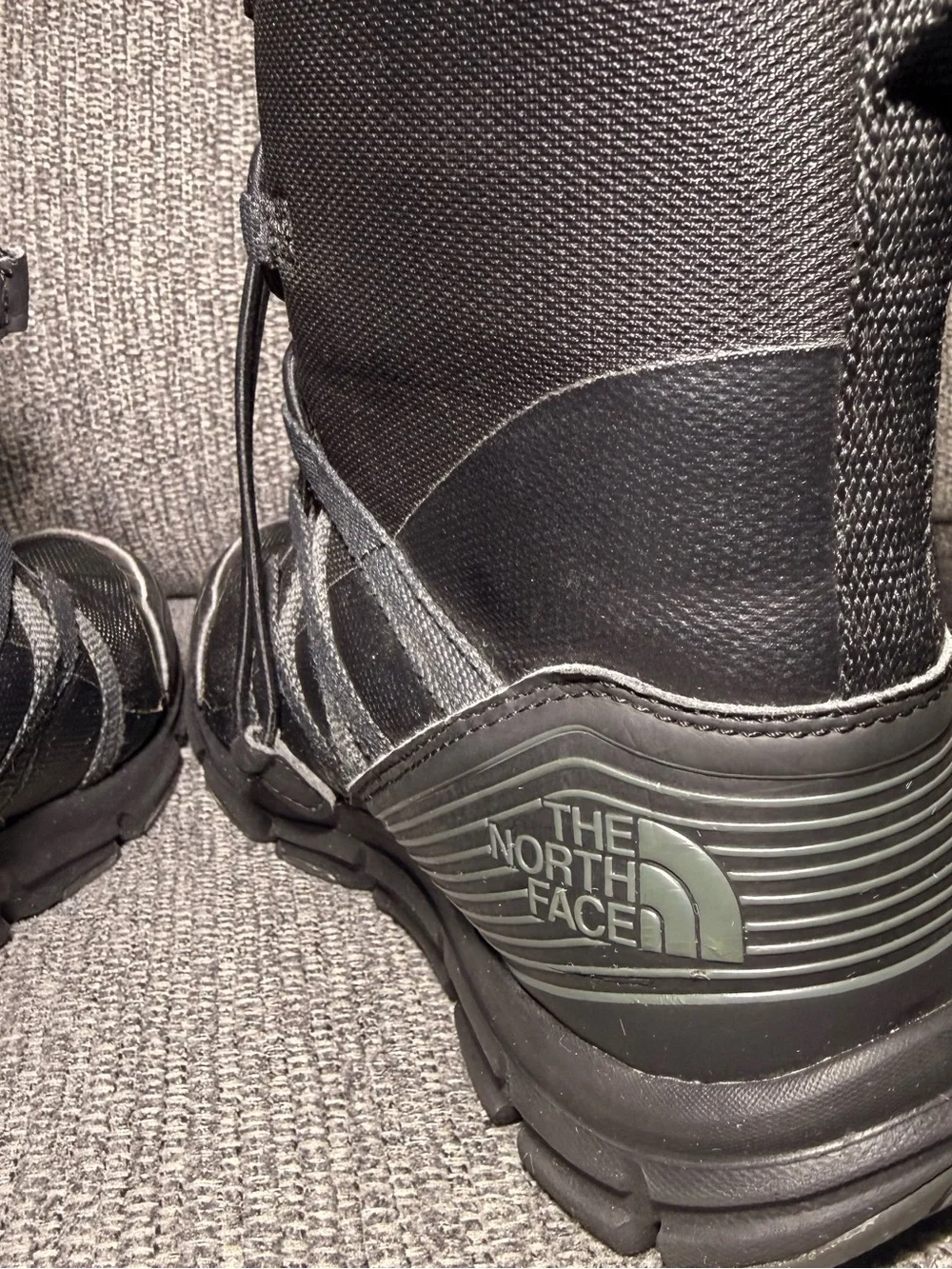 The North Face Winter Waterproof snow Boots black Big boy size 5